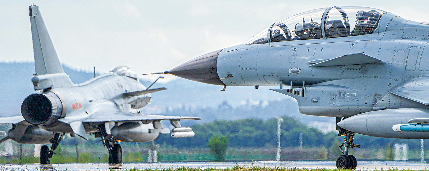 空軍某部開(kāi)展飛行訓(xùn)練